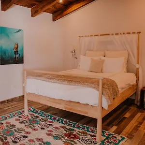 https://barehuus.guatemalaantiguahotels.com